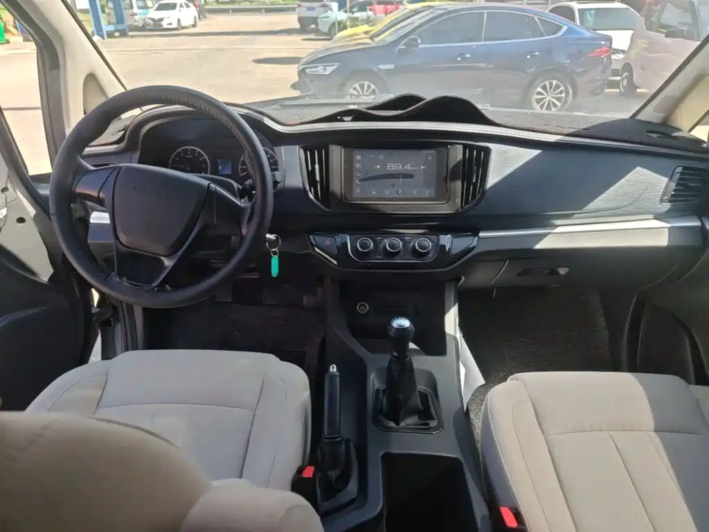 Dongfeng Fengxing Lingzhi 2025 2023 M5L 1.6L Basic 7-seater