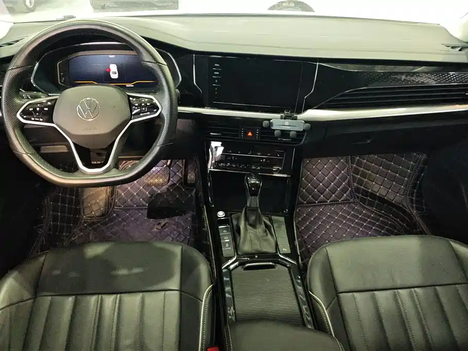 Volkswagen Passat 2022 330TSI Luxury Edition фото 12
