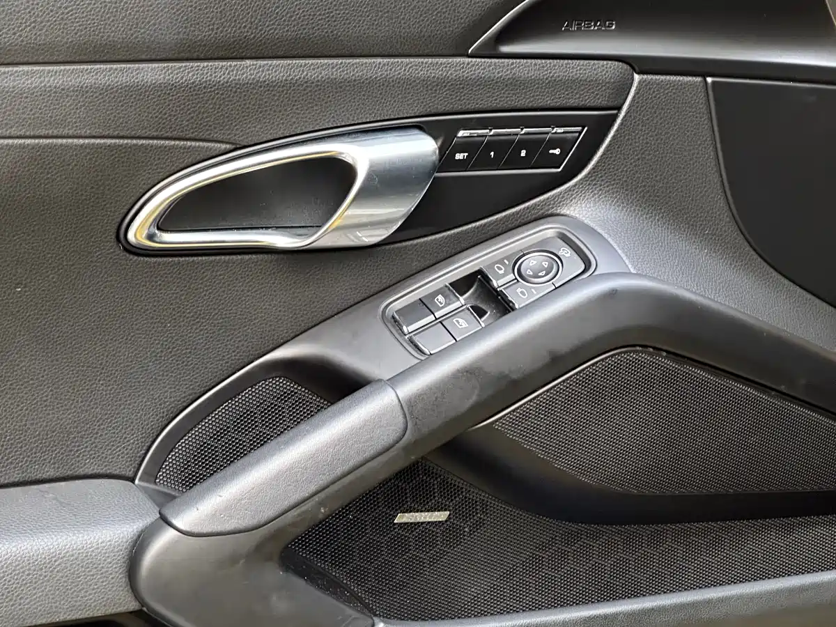 Porsche 718 2018 Cayman 2.0T фото 23