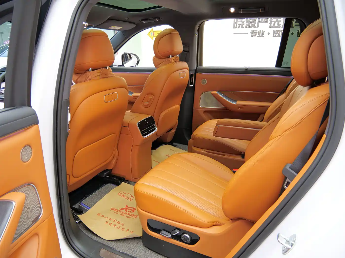 AITO Wenjie AITO M8 2025 Model Extended Range Max Edition 37kWh 6-Seater фото 9