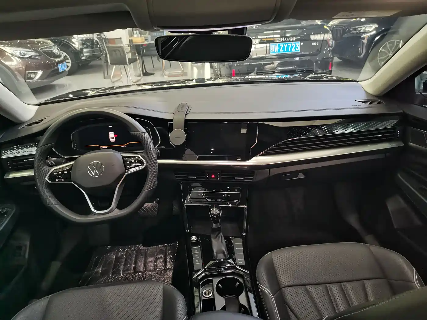 Volkswagen Passat 2024 380TSI Starlight Dragon Soaring Edition фото 6