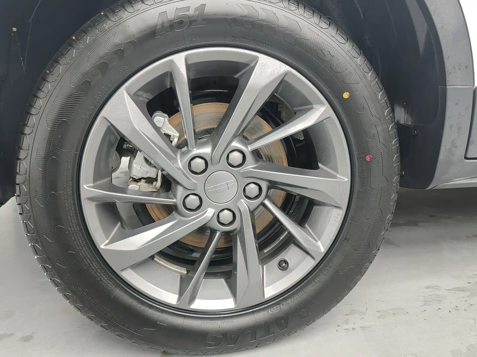 Фото 7 - Geely Coolray