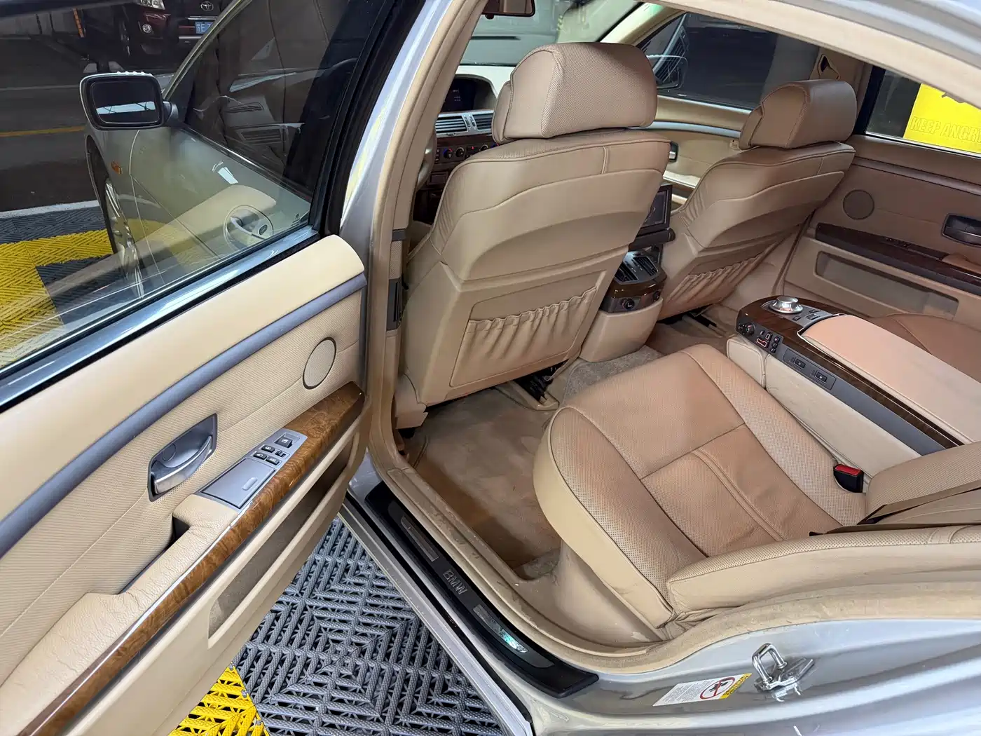 Photo 17 - BMW 7 Series