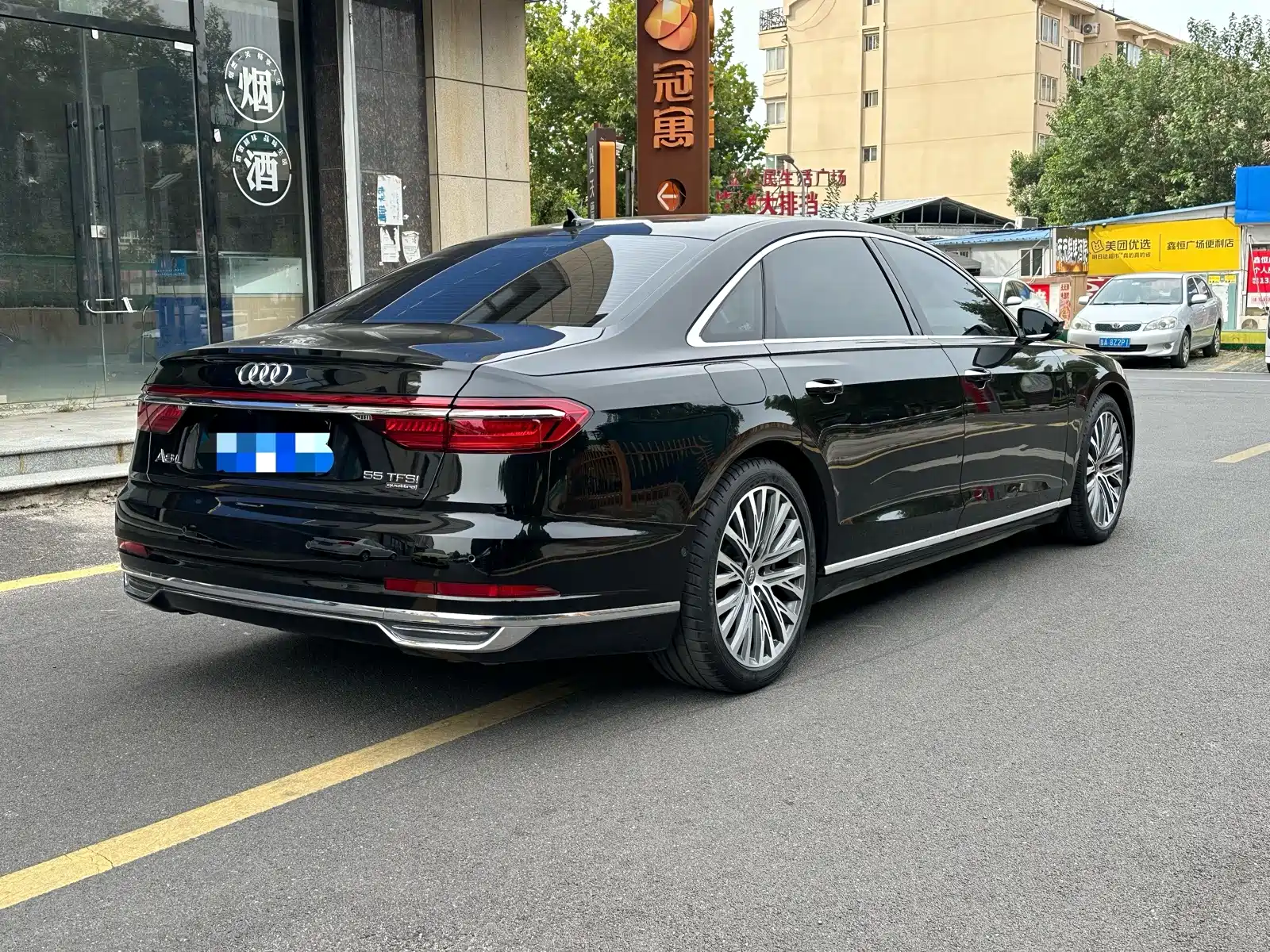Фото 4 - Audi A8