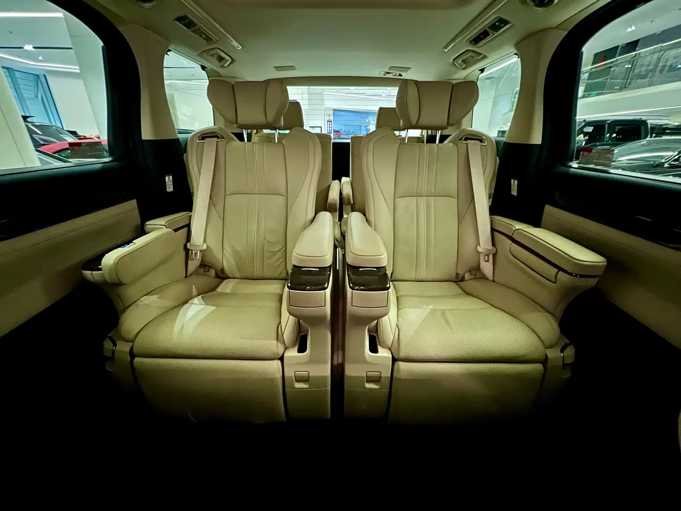 Toyota Alphard 2021 Hybrid 2.5L Premium фото 16