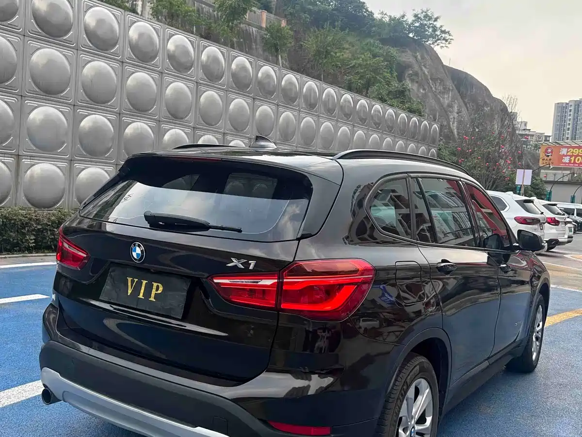 BMW X1 2018 sDrive18Li Premium Model фото 10
