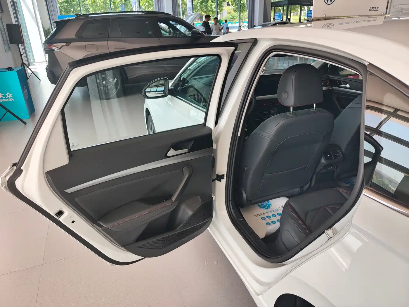 Volkswagen Lavida 2024 Model 300TSI DSG Starlight Leading Edition фото 10