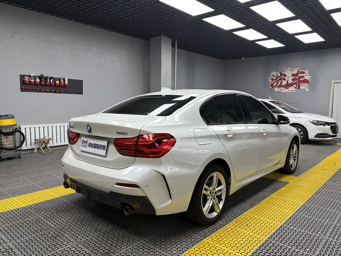 BMW 1-SERIES
