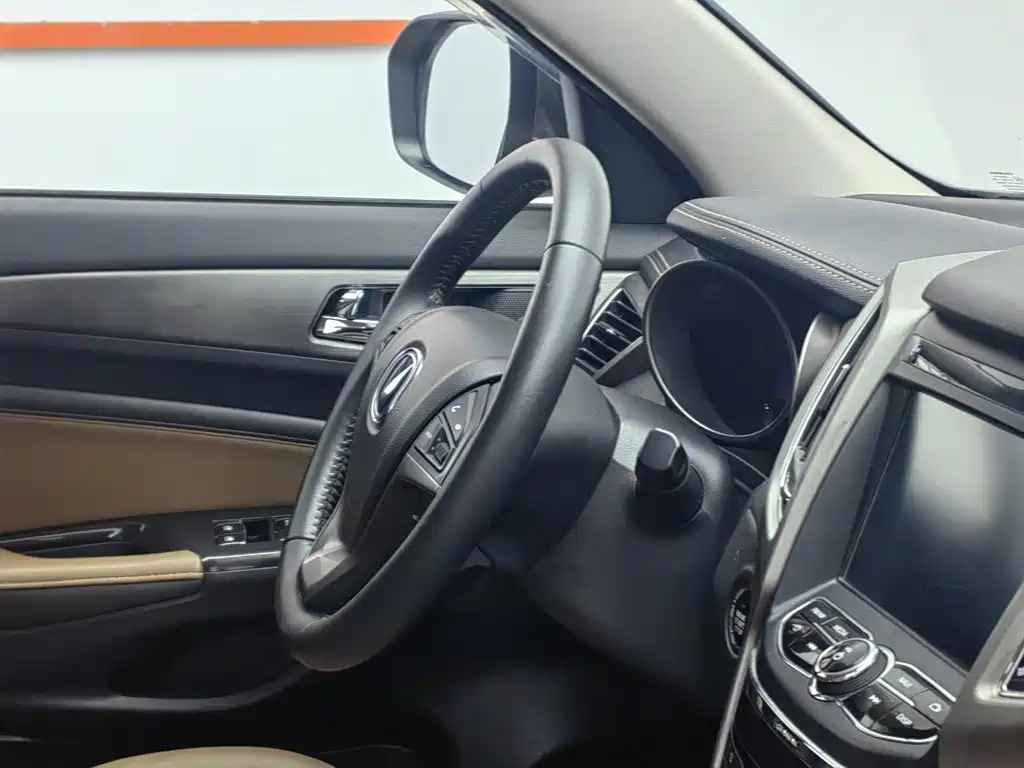 Фото 22 - Changan CS75