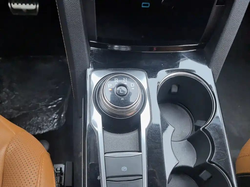 Photo 13 - Ford Escape