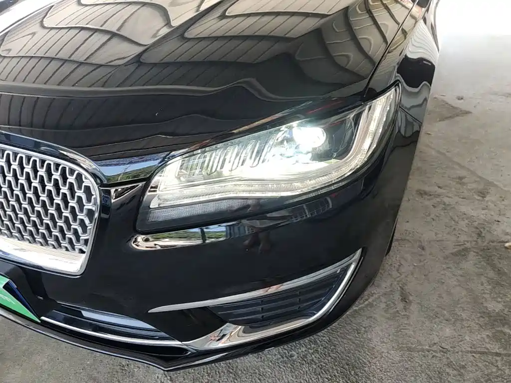 Photo 24 - Lincoln MKZ