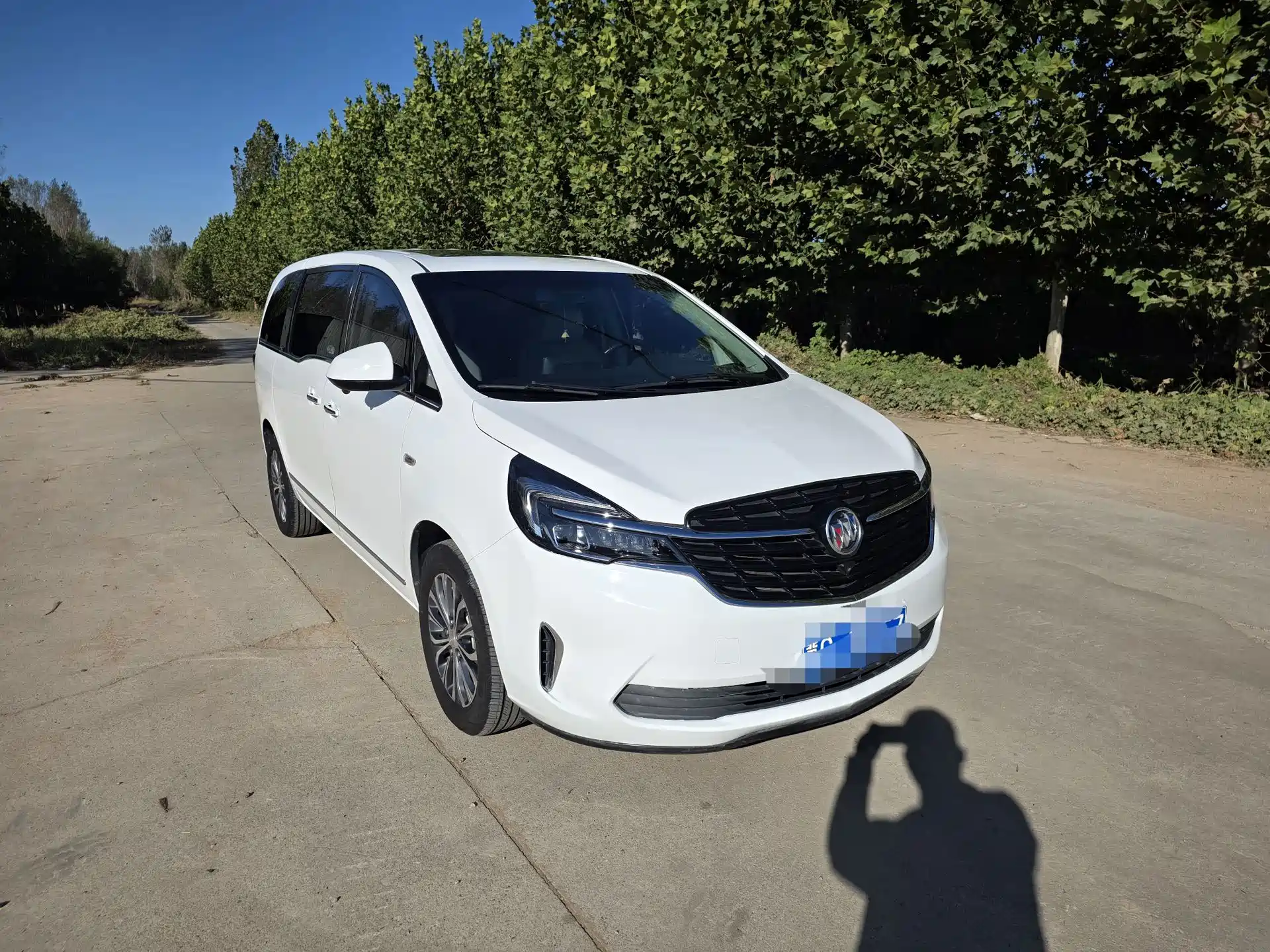Photo 3 - Buick GL8