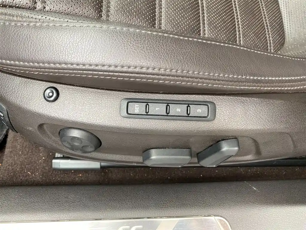 Volkswagen FAW-Volkswagen CC 2016 Model 1.8TSI Luxury фото 10