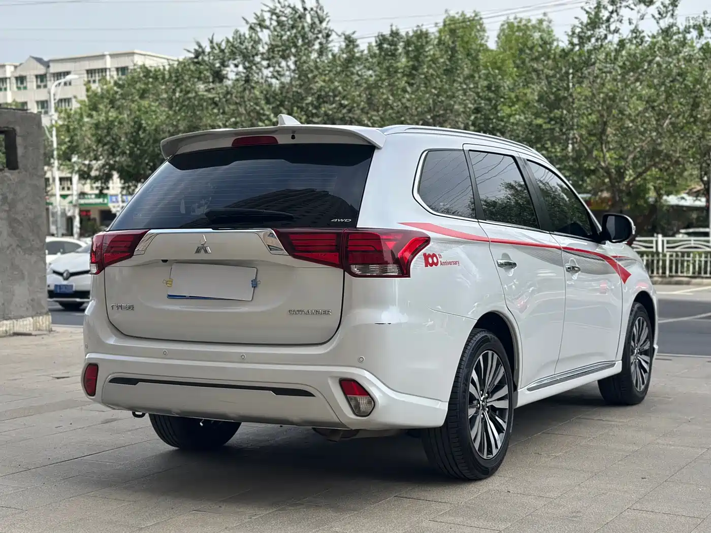 MITSUBISHI OUTLANDER