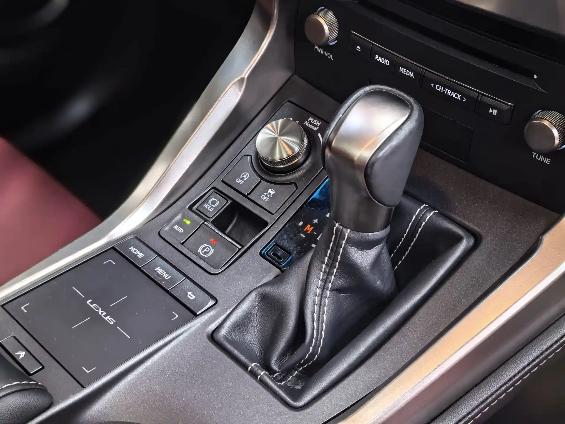 Фото 24 - Lexus NX