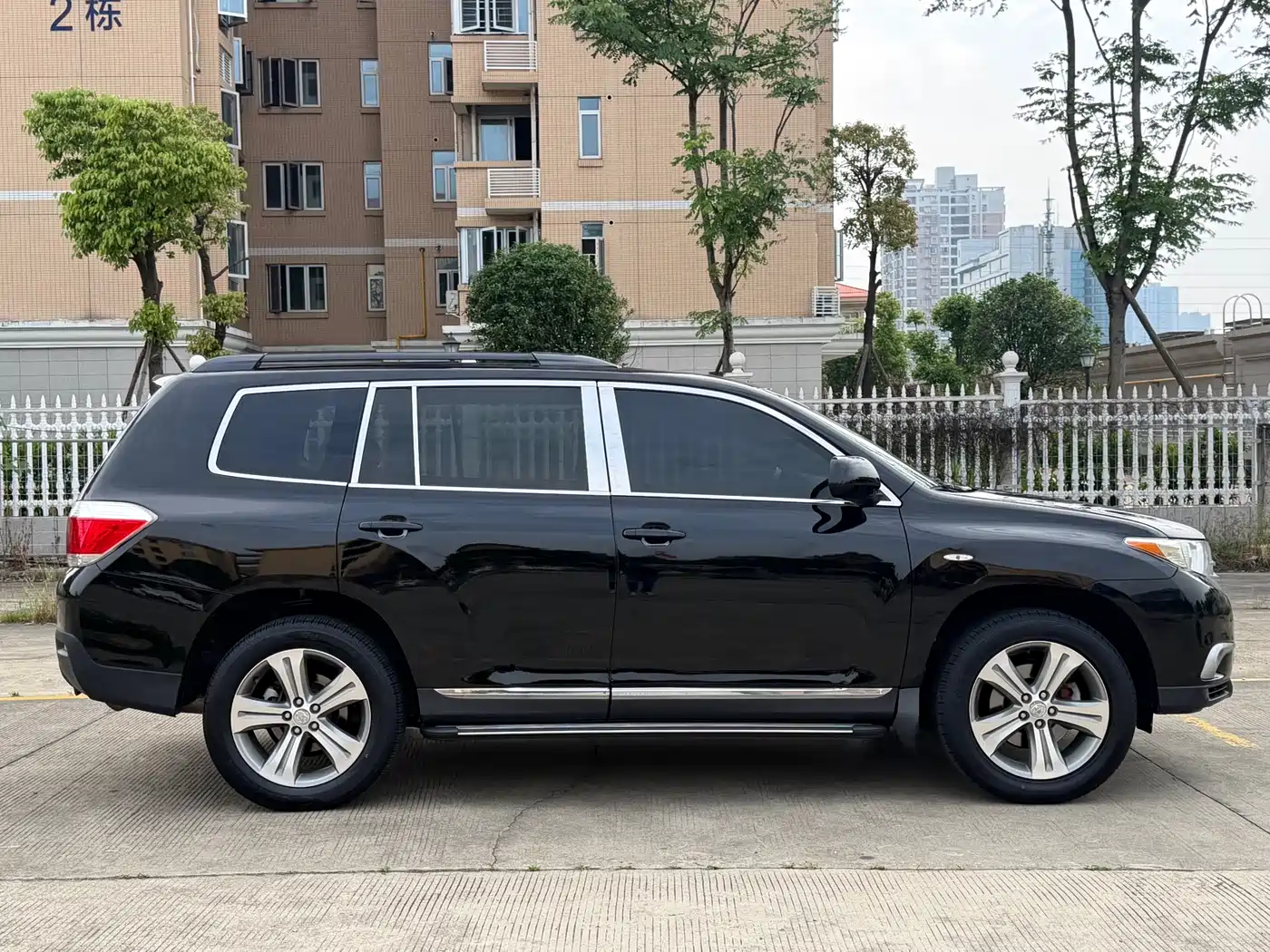 Toyota Highlander 2012 2.7L 2WD 7-Seater Luxury Edition фото 7