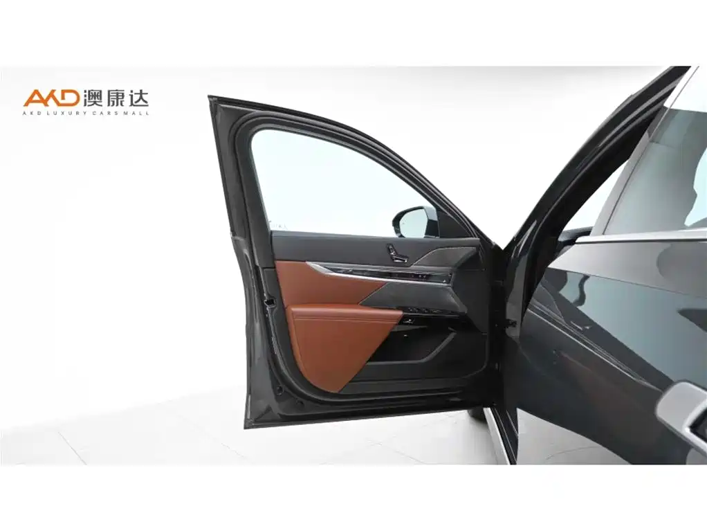 BMW 7 Series 2023 740Li Exclusive M Sport Package фото 10