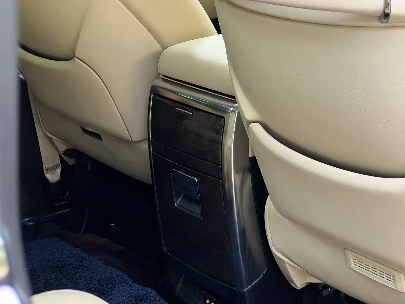 Toyota Vellfire 2019 Hybrid 2.5L HV Premium Edition фото 22