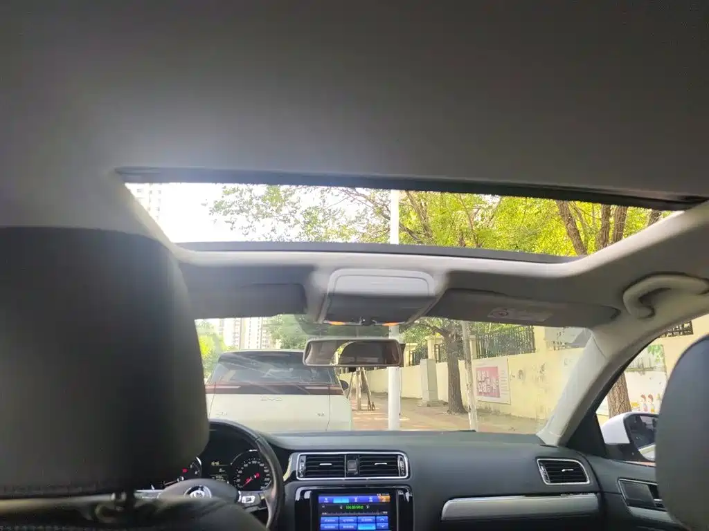 Volkswagen Sagitar 2017 1.6L Manual Comfort фото 15