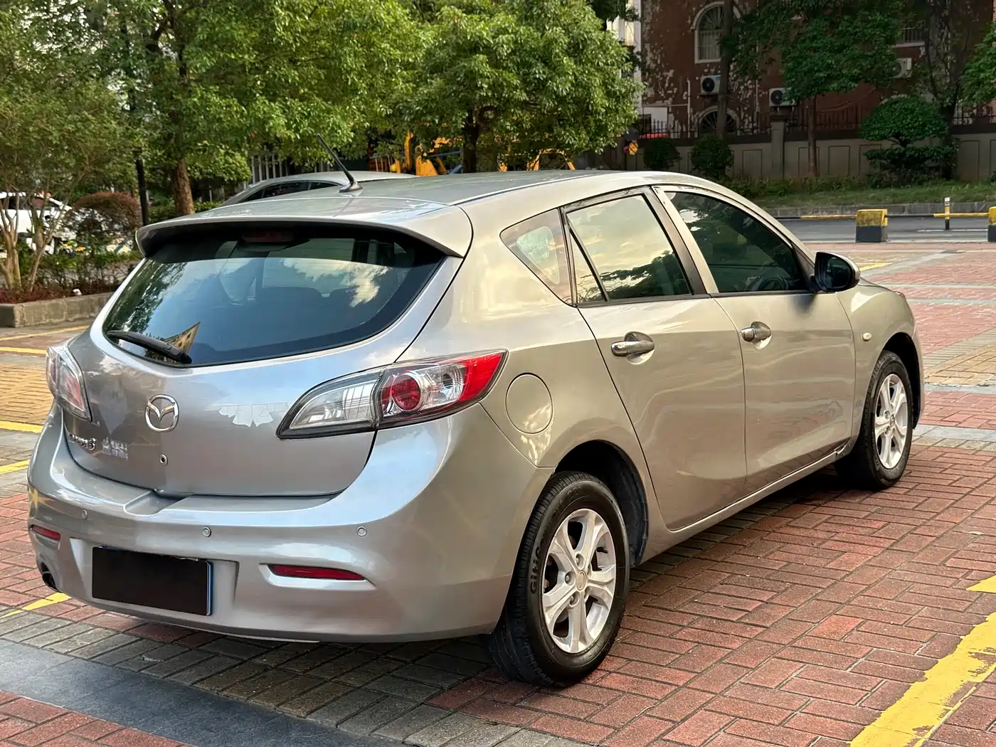 Mazda Mazda3 Axela 2012 2012 Hatchback 1.6L Manual Comfort