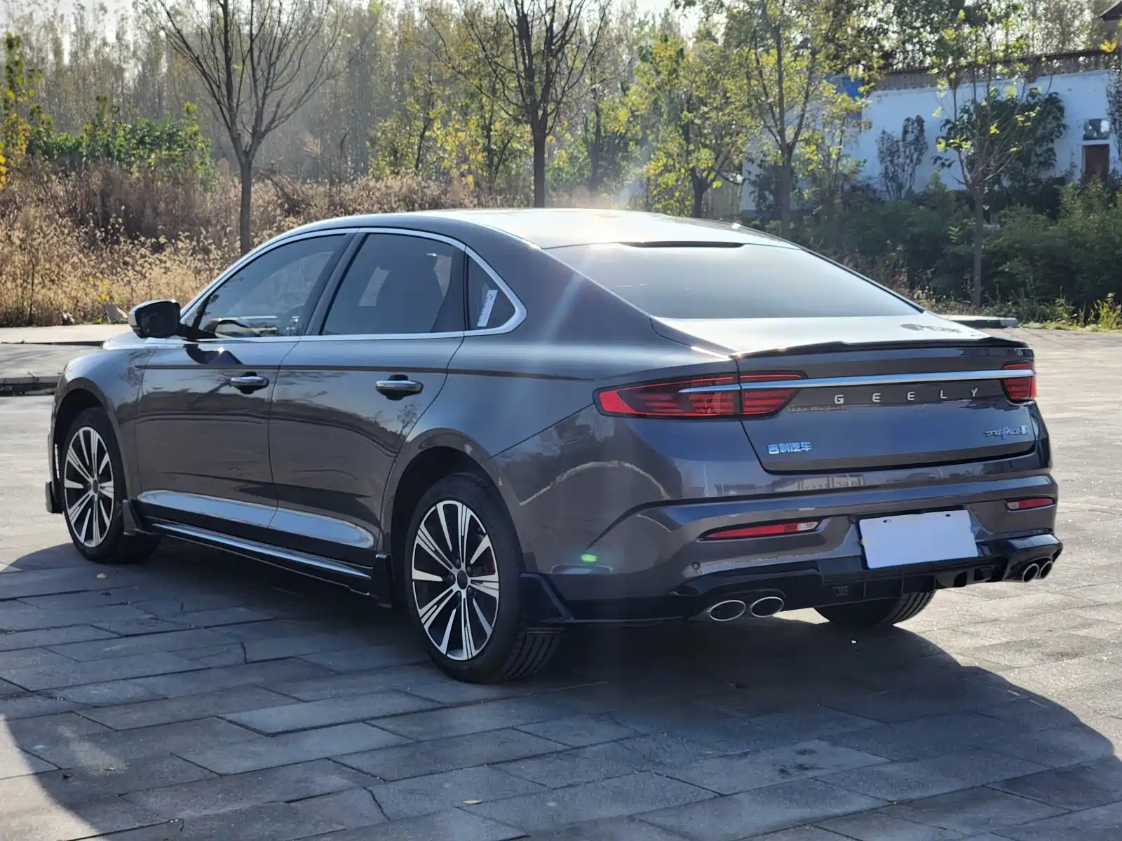 Фото 4 - Geely Preface