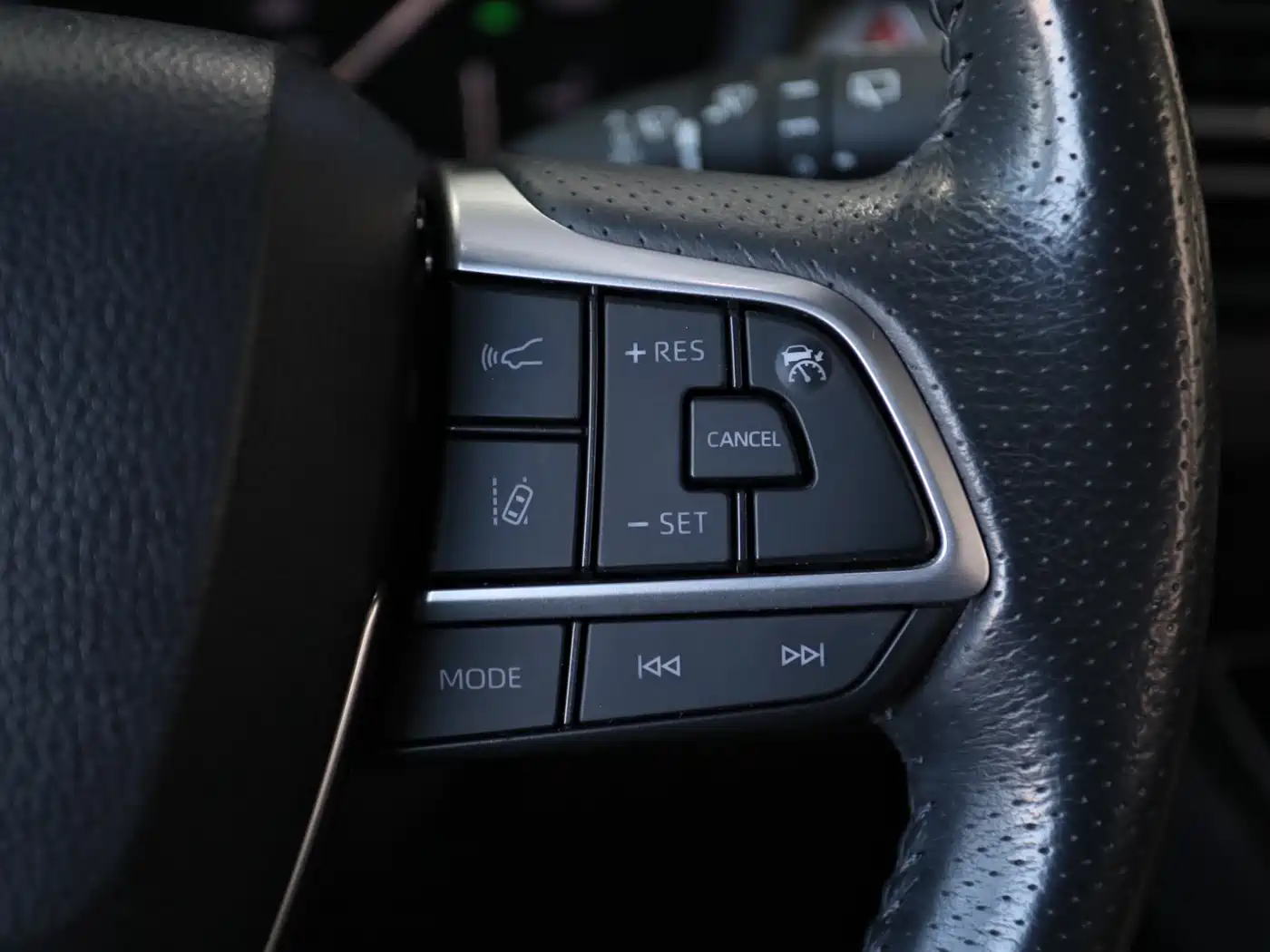 Toyota Sienna 2023 2.5L Hybrid Premium Edition фото 8