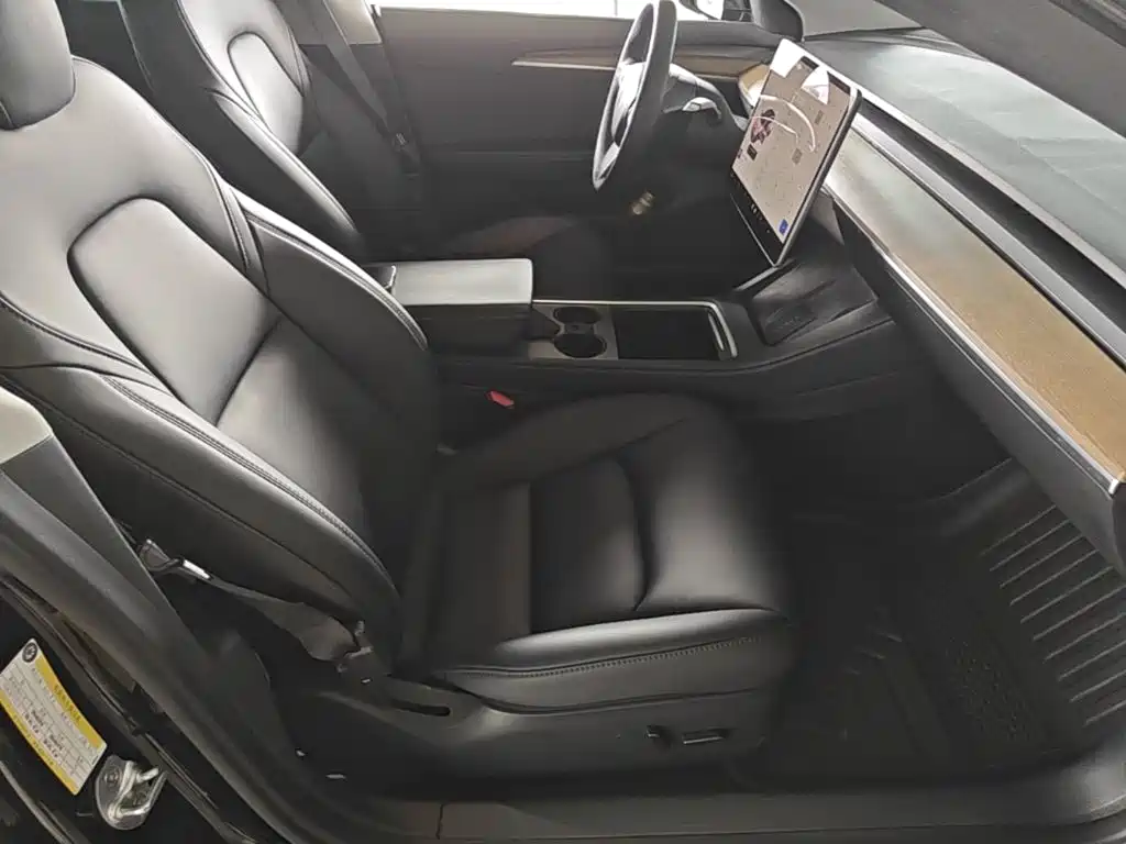 Фото 25 - Tesla Model 3