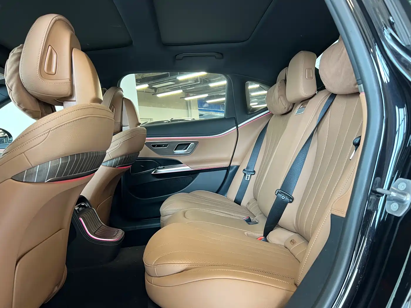 Mercedes-Benz E-Class New Energy 2024 E 350 e L Plug-in Hybrid Sedan фото 13