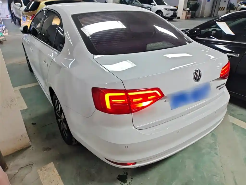Volkswagen Sagitar 2018 180TSI DSG Premium Edition фото 5