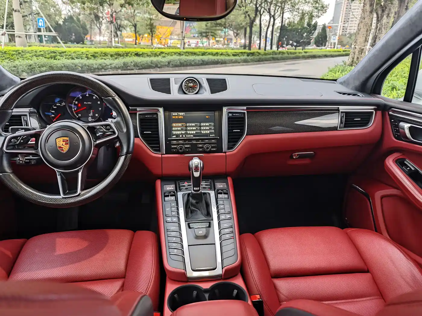 Porsche Macan 2016 Macan Turbo 3.6T фото 22