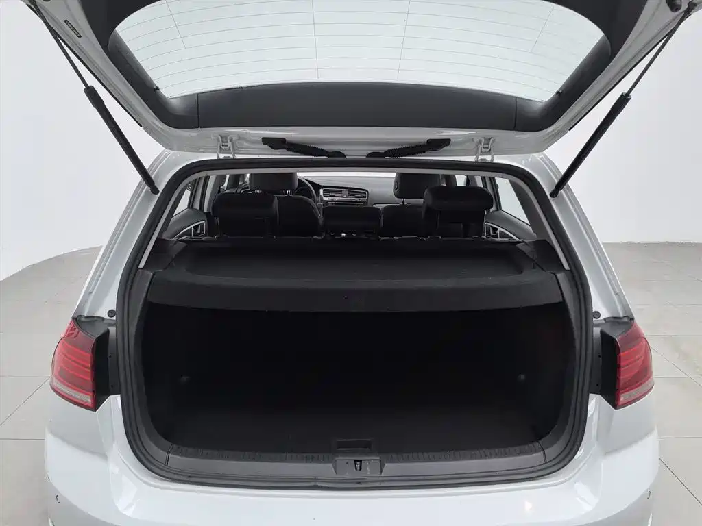 Volkswagen Golf 2018 230TSI Automatic Comfort фото 16