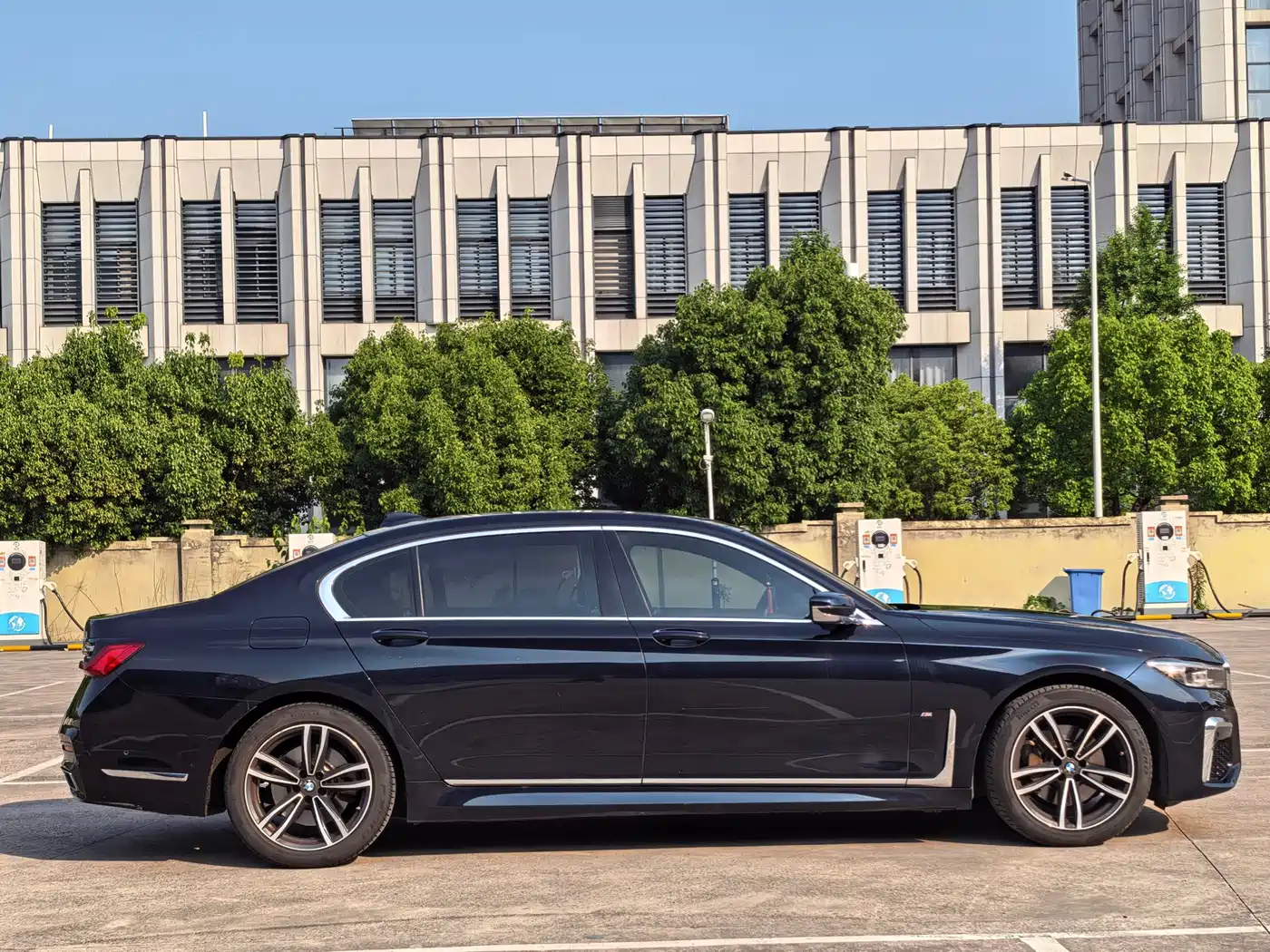 BMW 7 Series 2021 Model 730Li M Sport Package фото 3
