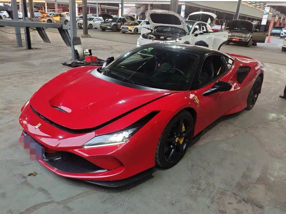 Фото 1 - Ferrari F8