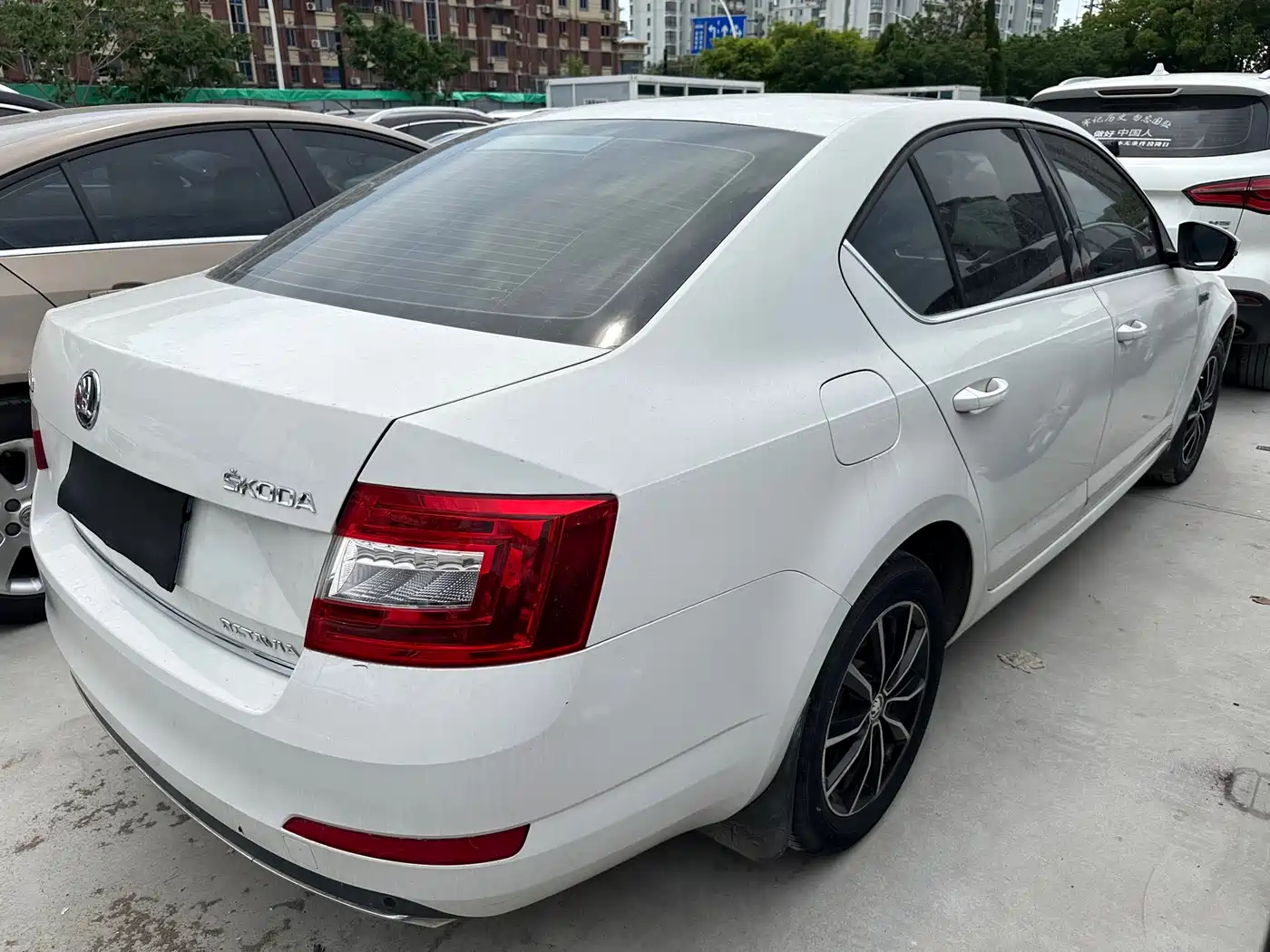 Škoda Octavia 2017 1.6L Automatic Smart Edition фото 16