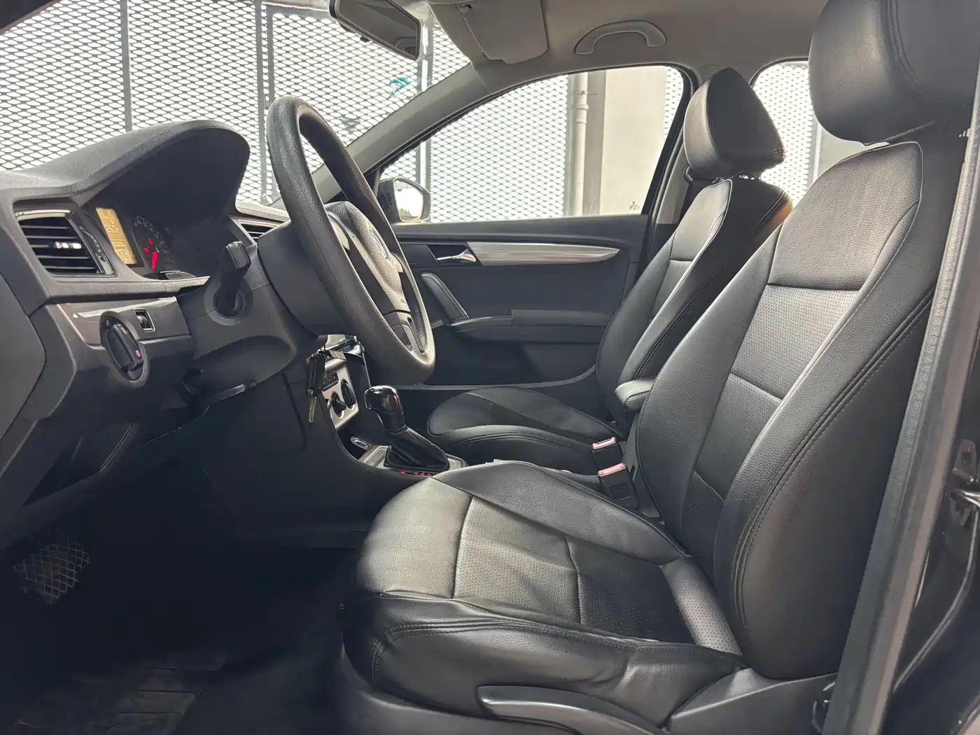 Volkswagen Lavida 2013 Facelift Classic 1.6L Automatic Trend фото 9