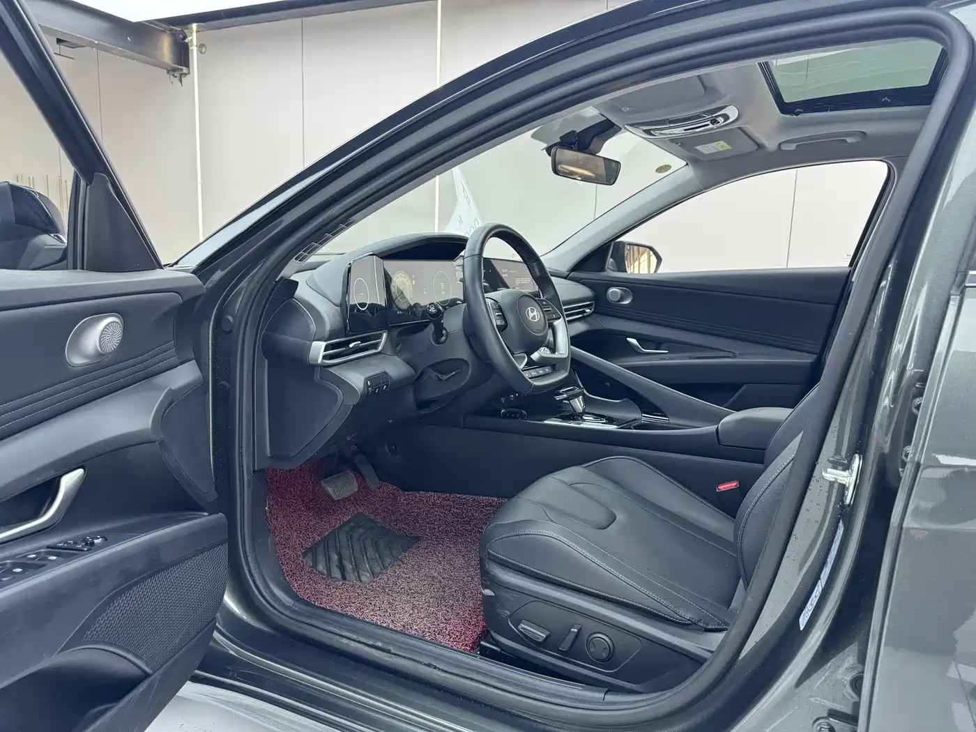Hyundai Elantra 2023 1.5L CVT TOP Flagship Edition фото 7