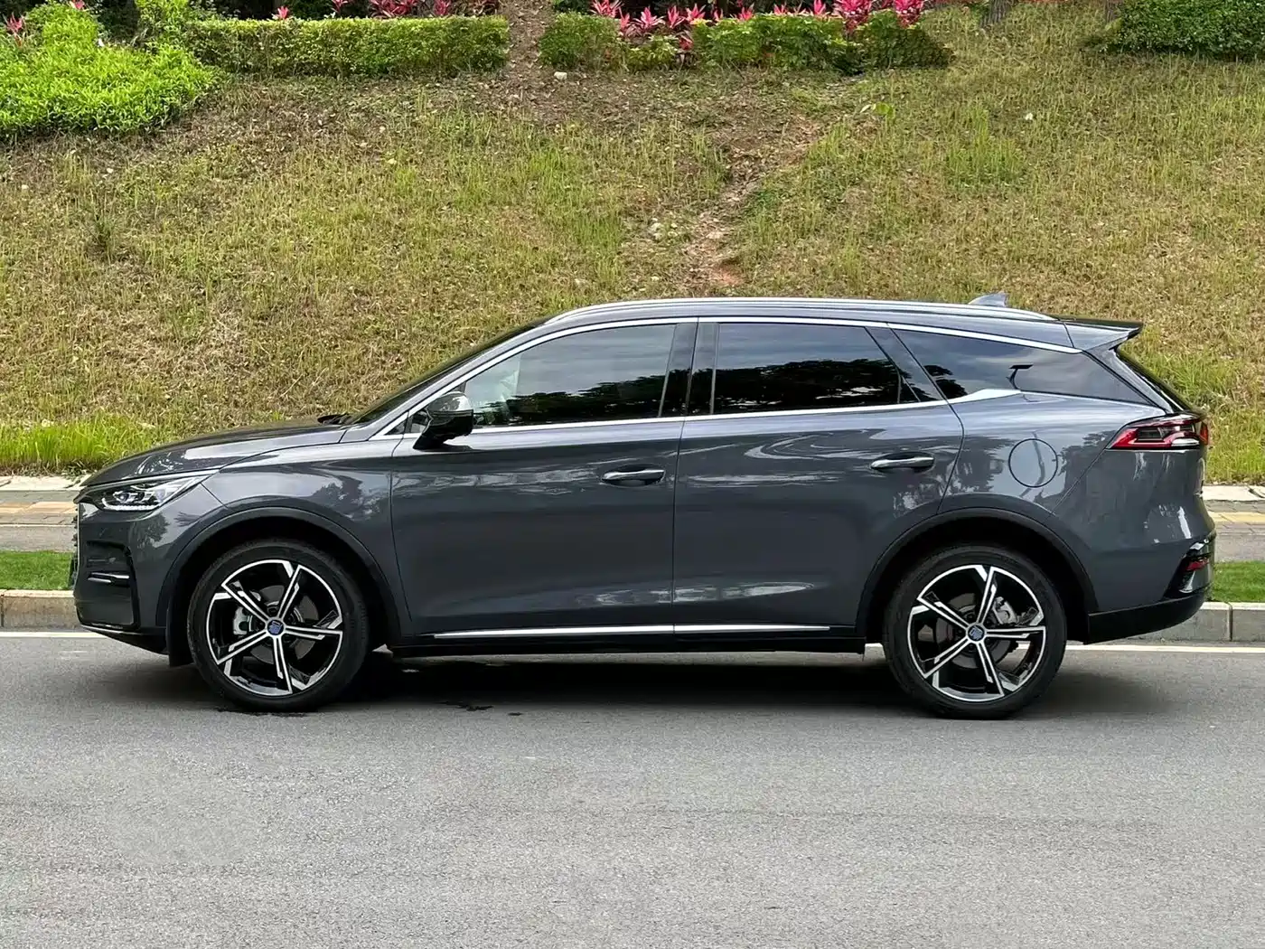 BYD Tang New Energy 2021 DM-i 112KM Honor фото 4