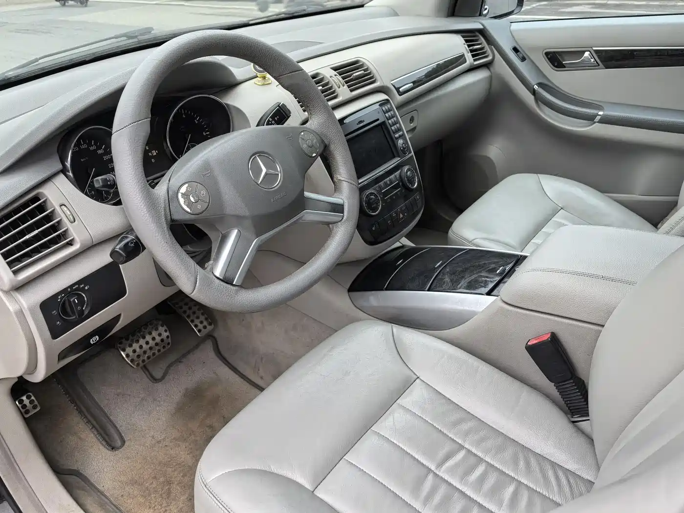 Mercedes-Benz R-Class 2010 R 350 L 4MATIC Grand Edition фото 10