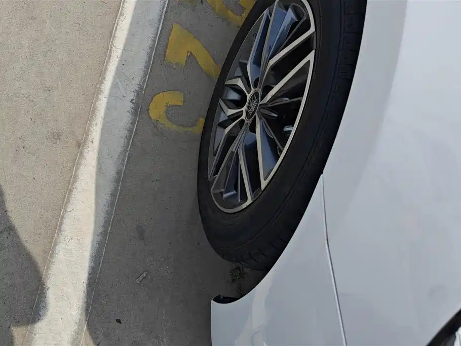 BYD Qin PLUS 2024 Glory Edition EV 420KM Leading фото 6