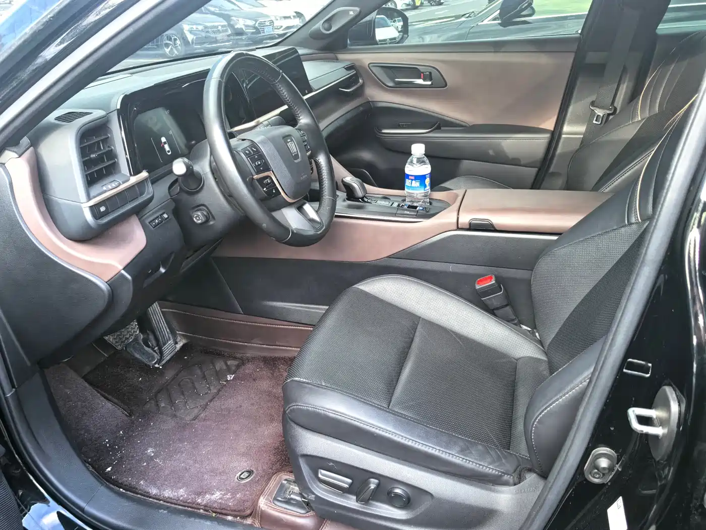 Toyota Crown SportCross 2023 2.5L SportCross HEV FWD Premium Edition фото 2