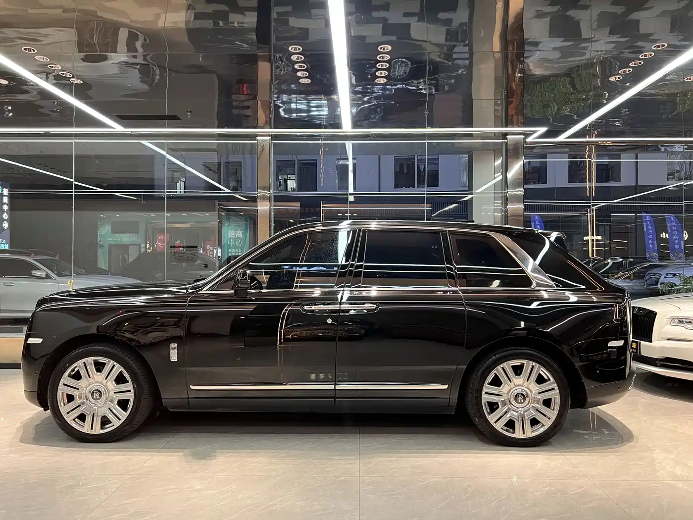 Rolls-Royce Cullinan 2019 2018 5-Seater Version
