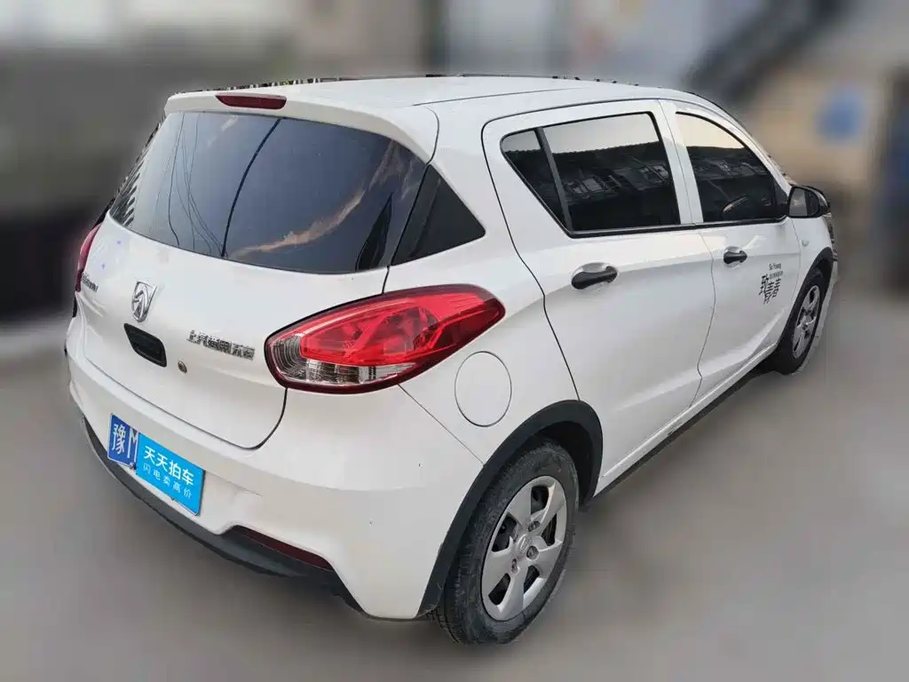 Photo 2 - Baojun 310