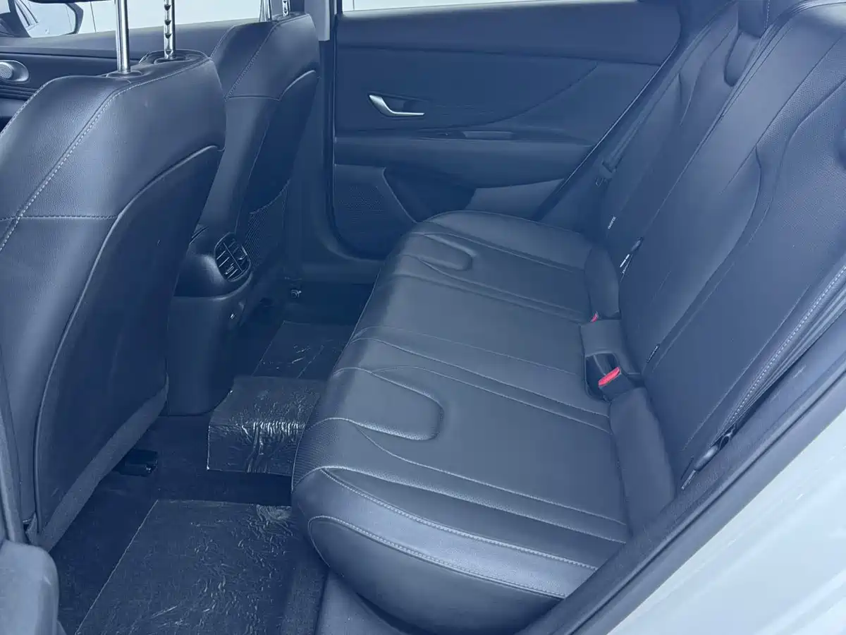 Hyundai Elantra 2023 Model 1.5L CVT LUX Premium Edition фото 11
