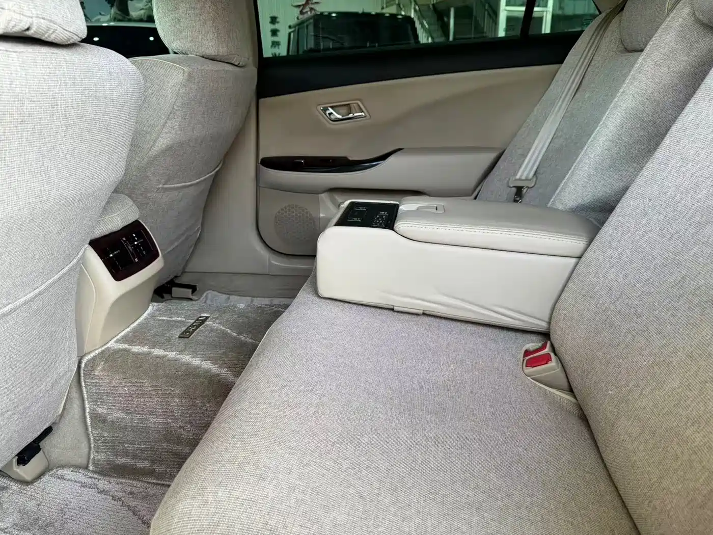 Toyota Crown 2012 2.5L Royal Navigation Edition фото 15