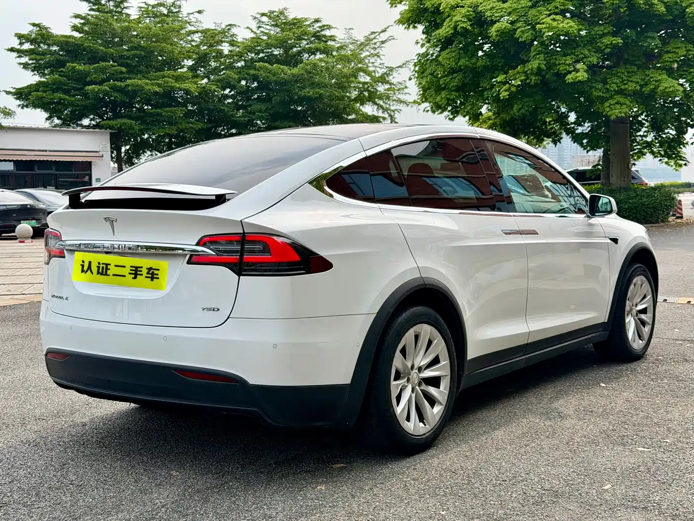 TESLA MODEL X