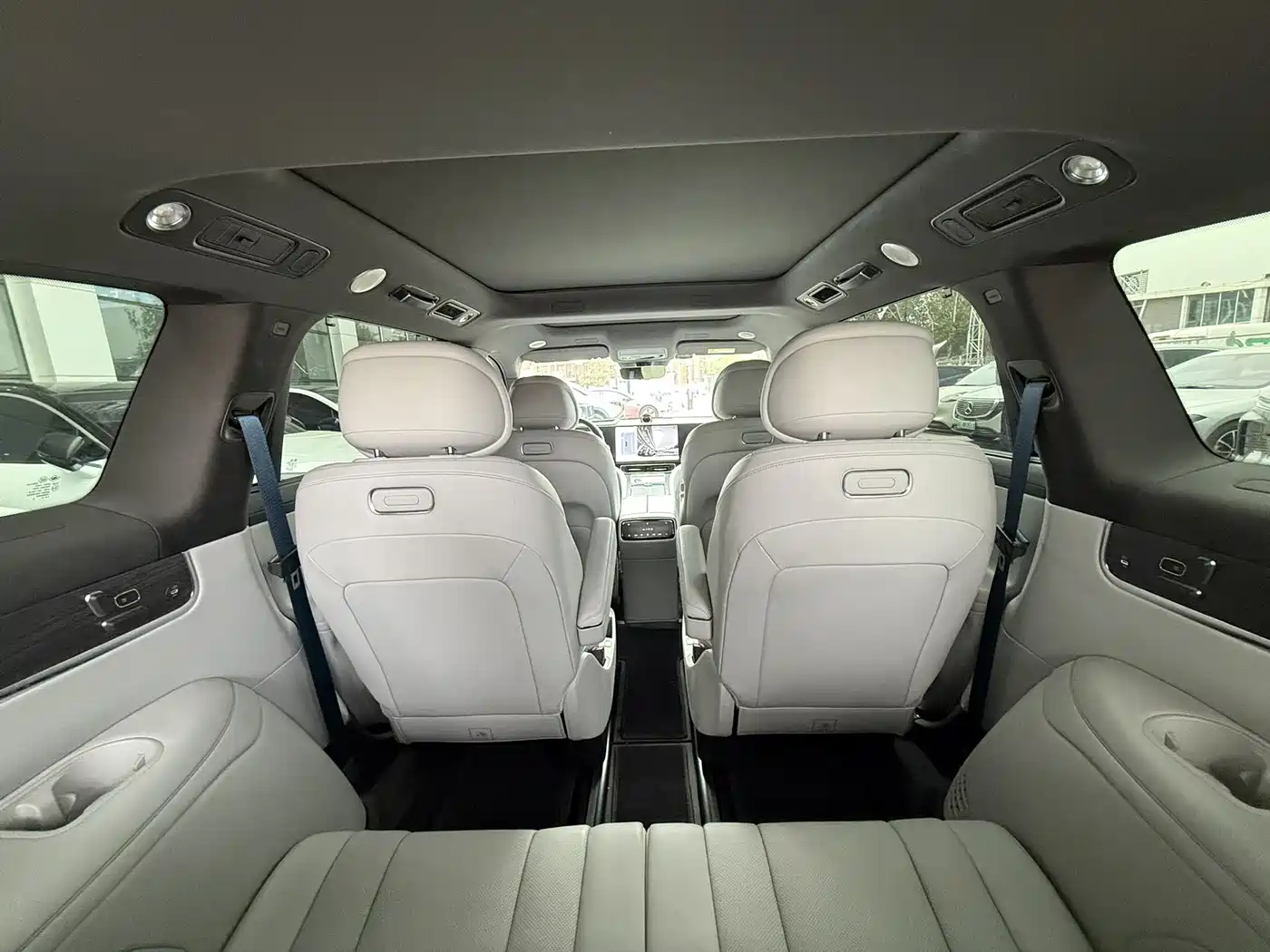 AITO Wenjie AITO M9 2024 Range Extender Max Edition 42kWh 6-seater фото 10