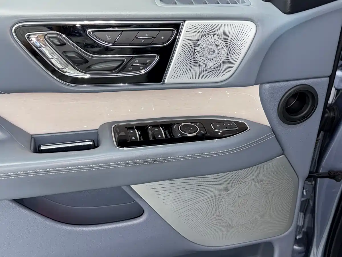 Lincoln Navigator 2019 3.5T Presidential Series China VI фото 14