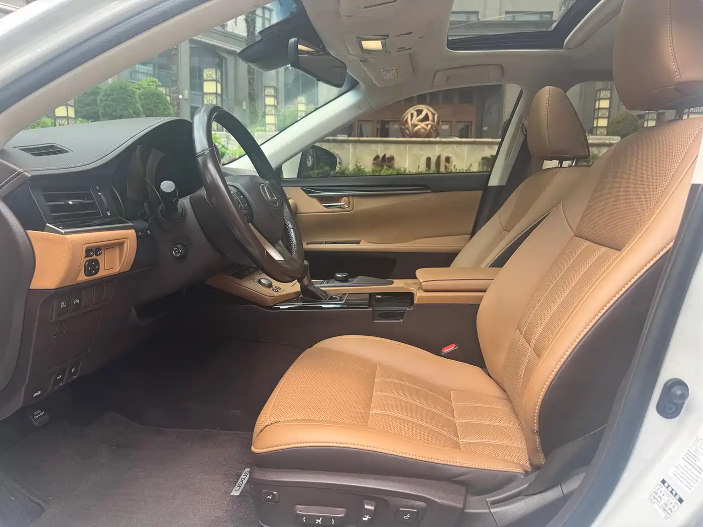 Фото 8 - Lexus ES
