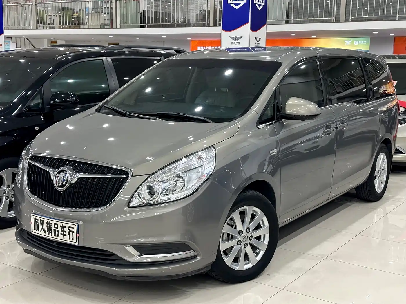 Buick GL8 2018 28T Comfort China VI фото 4