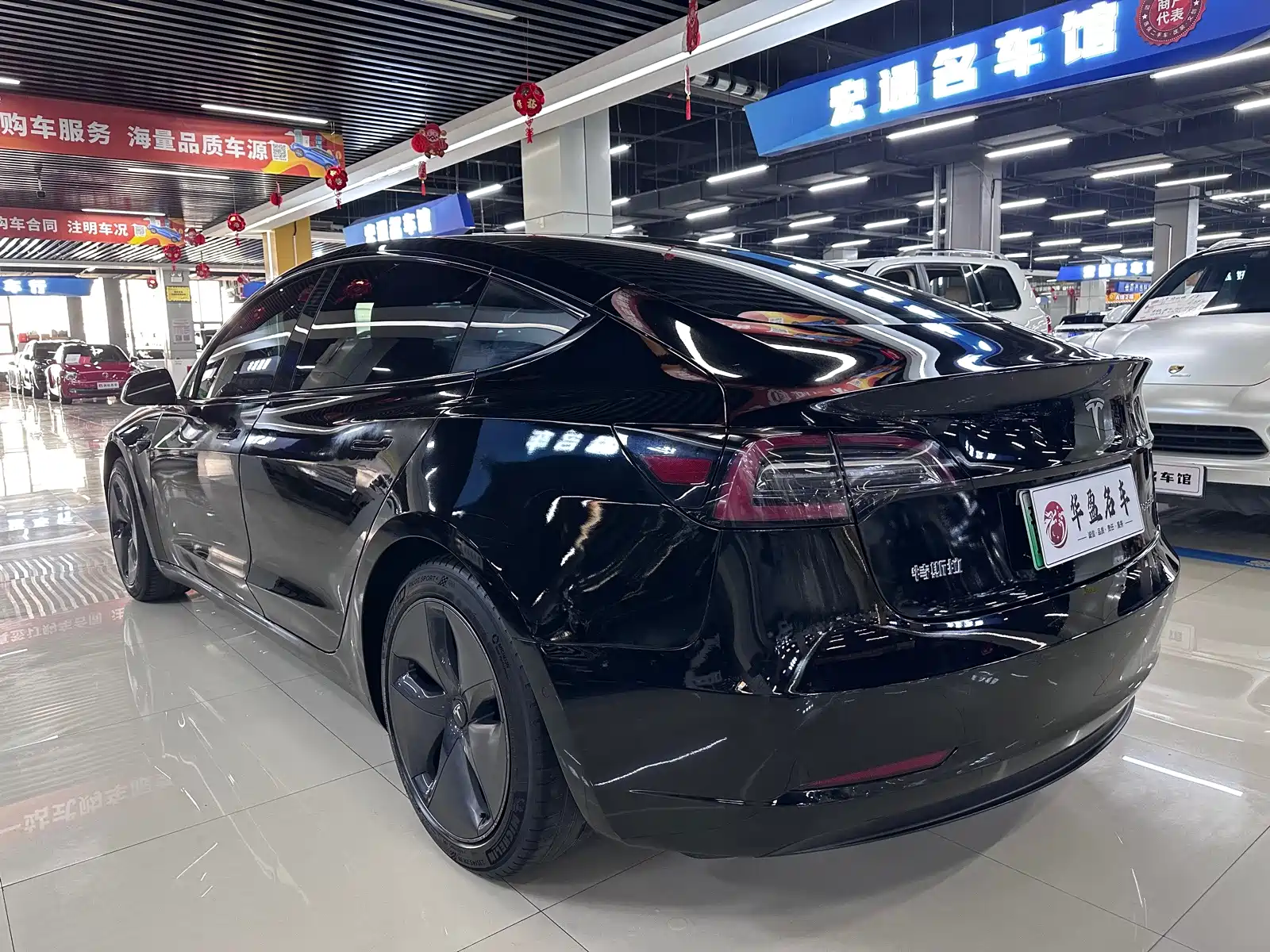 Фото 9 - Tesla Model 3